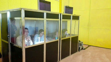 鄭州翻譯服務(wù)全解析 專業(yè)翻譯、導(dǎo)覽與同傳設(shè)備一站式解決方案